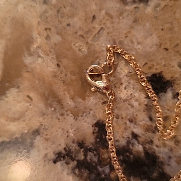 3/$12 New.set of necklace and post earrings - Picture 4 of 5